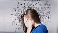 Overthinking मुळं डोक्यात नको ते विचार येतात, या टिप्स वापरून असं करा मेंदुला ट्रिक