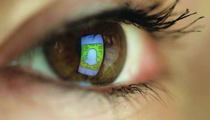 तुमची मुलं स्मार्टफोनवर काय बघतात? 11 वर्षीय मुंबईकर मुलीचा Snapchat वरुन लैंगिक छळ; पालकांनो सावधान तुमची मुलं स्मार्टफोनवर काय बघतात? 11 वर्षीय मुंबईकर मुलीचा Snapchat वरुन लैंगिक छळ; पालकांनो सावधान