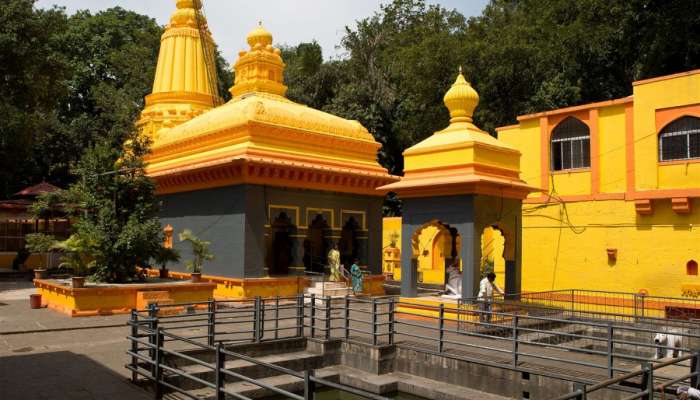 पुण्यातील 'या' ग्रामसभेचा ऐतिहासिक निर्णय; मंदिरात दर्शन घेण्याची 'ती' प्रथा केली रद्द!