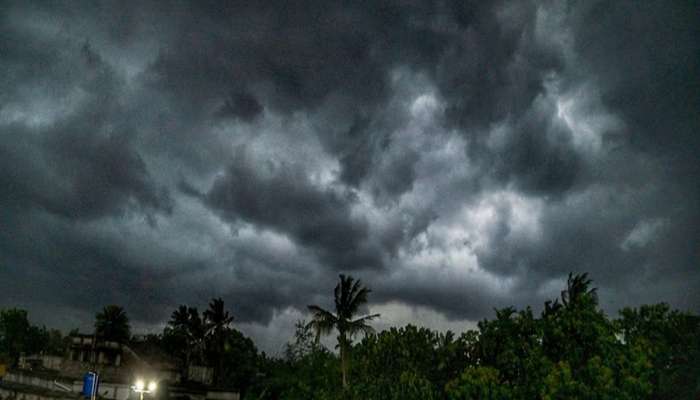 पावसाचे ढग धडकी भरवणार, समुद्रात अक्राळविक्राळ लाटा उसळणार; पुढील 48 तासांसाठी राज्यात अतिदक्षतेचा इशारा 