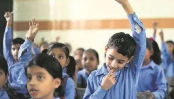 विद्यार्थ्यांची दिवसातून तीनवेळा हजेरी घेणार, गैरहजर असल्यास थेट पालकांना मेसेज येणार