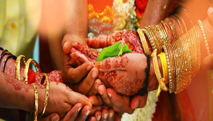 'या' मुस्लिम अभिनेत्रीनं दोन्ही वेळेस हिंदू व्यक्तीशीच केलं लग्न; दुसऱ्यांदा 23 वर्षांचा मुलगासुद्धा विवाहसोहळ्यात होता हजर 'या' मुस्लिम अभिनेत्रीनं दोन्ही वेळेस हिंदू व्यक्तीशीच केलं लग्न; दुसऱ्यांदा 23 वर्षांचा मुलगासुद्धा विवाहसोहळ्यात होता हजर