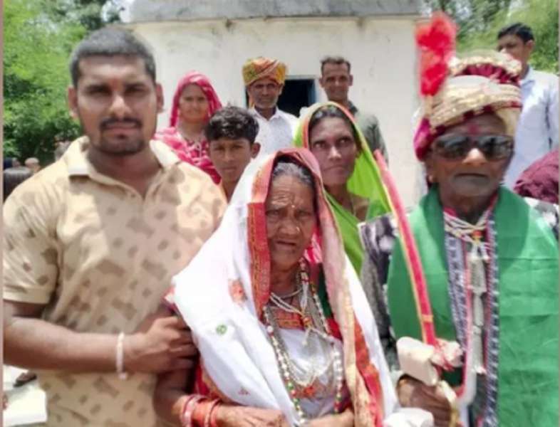 70 वर्षं लिव्ह-इनमध्ये राहिले, 6 मुलंही झाली; ...अन् अखेर 90 वर्षीय जोडप्याने घेतला मोठा निर्णय, संपूर्ण गावात एकच चर्चा