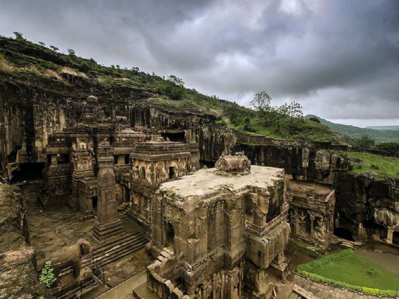 एक डोंगरात 34 गुहा आणि विज्ञानाला कोड्यात टाकणारी रचना; महाराष्ट्रात आहे भारतातील सर्वात रहस्यमयी पर्यटनस्थळ एक डोंगरात 34 गुहा आणि विज्ञानाला कोड्यात टाकणारी रचना; महाराष्ट्रात आहे भारतातील सर्वात रहस्यमयी पर्यटनस्थळ