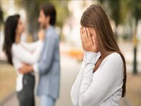 होणाऱ्या जावयाच्या प्रेमात पडली सासू; लेकीला कळल्यानंतर लेकीने जे केलं ते ऐकून...