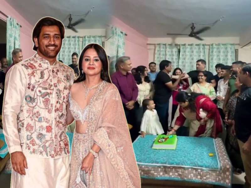 'घरात राहायचंय की नाही...' MS Dhoni सुद्धा बायकोला घाबरतो, केक कापताना मित्राला दिला सल्ला, Video Viral 
