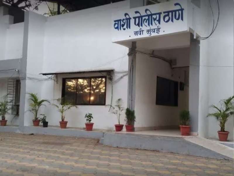 कॉलेजमध्ये मराठी बोलल्यावरुन वाद, मराठी विद्यार्थ्याला लाथा बुक्यांसह हॉकी स्टिकने मारहाण, वाशीतील प्रकार 