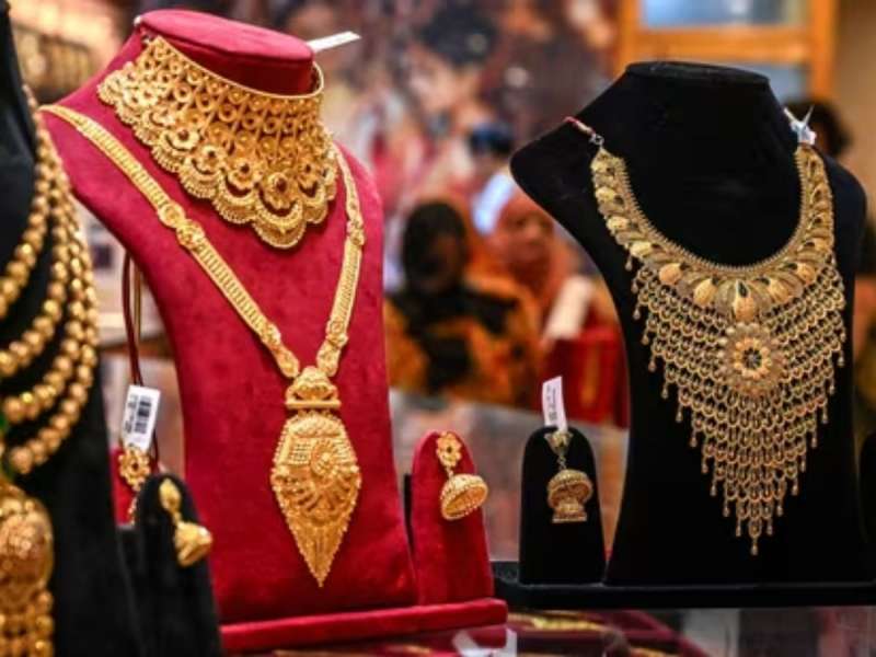 आज सोन्याच्या दरात वाढ झाली की घट? वाचा 22 आणि 18 कॅरेटचे दर
