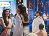 काजोलला भेटताच भावुक झाली सोनाली कुलकर्णी; महाराष्ट्र राज्य पुरस्कार सोहळ्यात पूर्ण 
