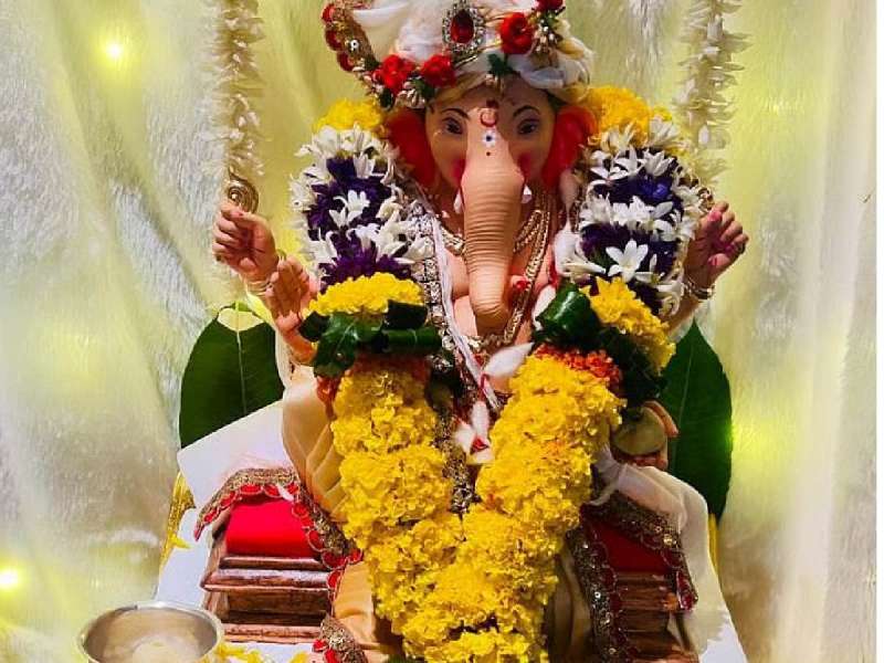 करिना कपूर ते अनन्या पांडे, बॉलिवूड सेलिब्रिटींच्या घरच्या गणपती बाप्पाचे फोटो तुफान चर्चेत 