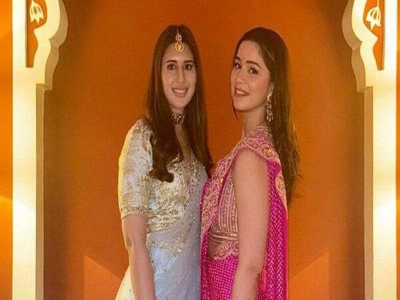 सारा तेंडुलकर की सानिया चंडोक? सचिनच्या लेक-सुनेमध्ये कोण जास्त श्रीमंत,शिकलेली? जाणून घ्या!