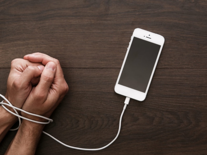 शहरात फक्त 2 तासच मोबाईल वापरता येणार! नगरपालिकेचा नवा कायदा 