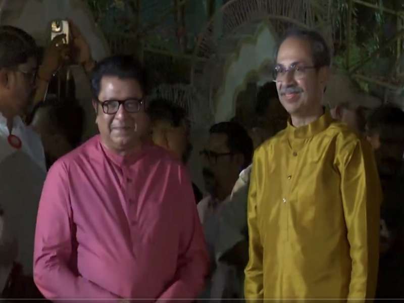 डोळे दिपवणारा मनसेचा दिपोत्सव, राज-उद्धव ठाकरेंनी वेधलं साऱ्यांचं लक्ष