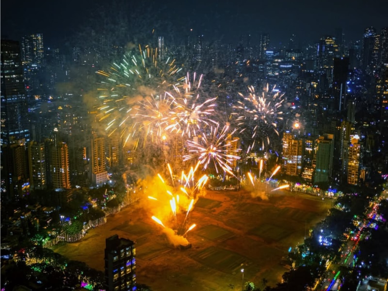 Diwali 2025 : प्रभू श्री राम अयोध्येत आले तेव्हा नव्हती झाली आतषबाजी, मग आता का फोडले जातात फटाके? काय आहे याचा इतिहास?