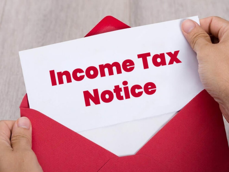 तुमच्या सेव्हिंग अकाऊंटवर असते RBI ची नजर, 'या' 10 व्यवहारांवर Income Tax ची नोटीस येणारच!