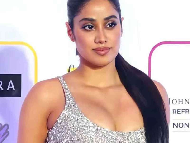 जान्हवी कपूरच्या सौंदर्याचं रहस्य काय? अभिनेत्रीचा मोठा खुलासा, म्हणाली-'आईच्या सांगण्यावरून...'  