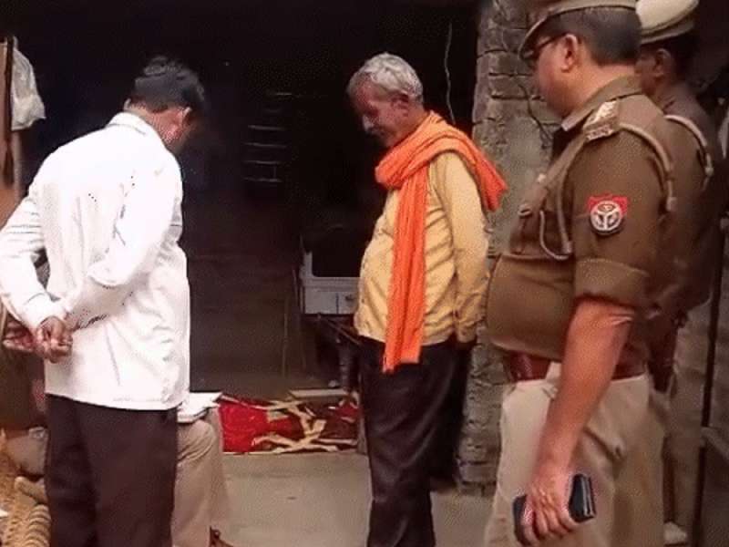 मुलीच्या हातावरील मेहंदीत असं काही दिसलं की बापाने घरातच पाडला रक्ताचा सडा; सूनेला म्हणाला 'मी हिला मारलंय, आता...'