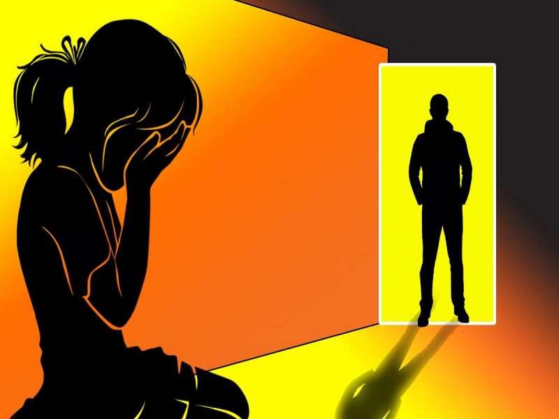 बॉयफ्रेण्डकडून 12 वर्षाच्या पोटच्या लेकीचं करुन घेतलं लैगिक शोषण, आईचं कृत्य ऐकून येईल संताप!