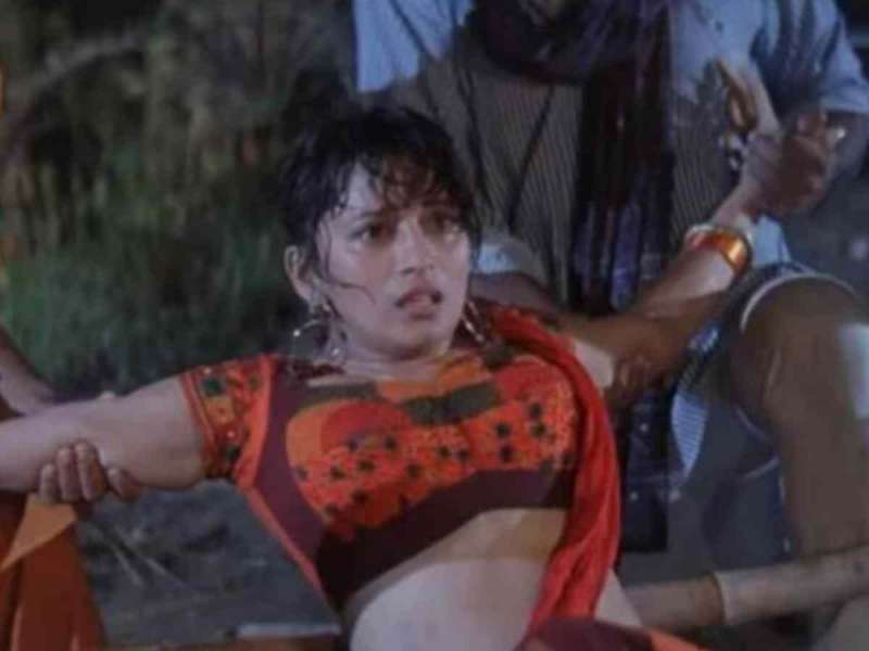 रेप सीनच्या शूटिंगदरम्यान रडली होती माधुरी दीक्षित, नेमकं काय घडलेलं? 