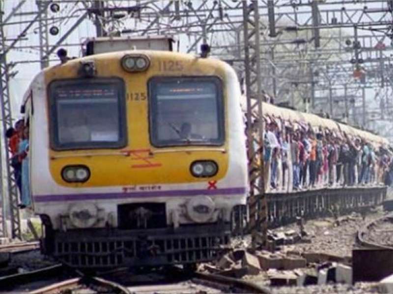 मुंबईकरांसाठी मोठी बातमी! रविवारी 'या' स्थानकांत लोकल थांबणारच नाही, 5 तासांचा खोळंबा