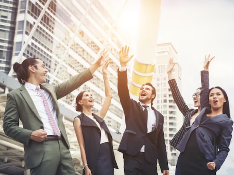 मेहनत करुनही पगार वाढत नाहीय? 'या' टिप्स देतील जबरदस्त इन्क्रिमेंट!