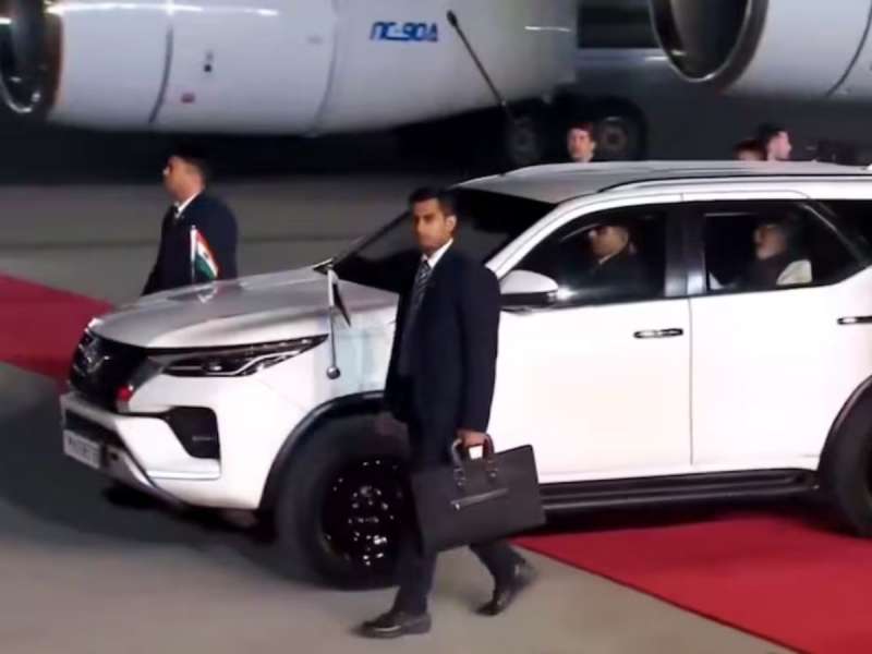मोदी आणि पुतीन ज्या SUV मध्ये बसले त्याची वैशिष्ट्य माहितीयेत का? ऐकून हैराण व्हाल 