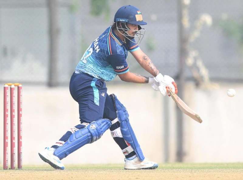 6,6,6,6,6,6,6,6,6,6,4,4,4,4,4...; BCCI ने संघाबाहेर काढलेल्या फलंदाजाची वादळी खेळी, 49 चेंडूत ठोकलं शतक, धोनीचाही रेकॉर्ड मोडला