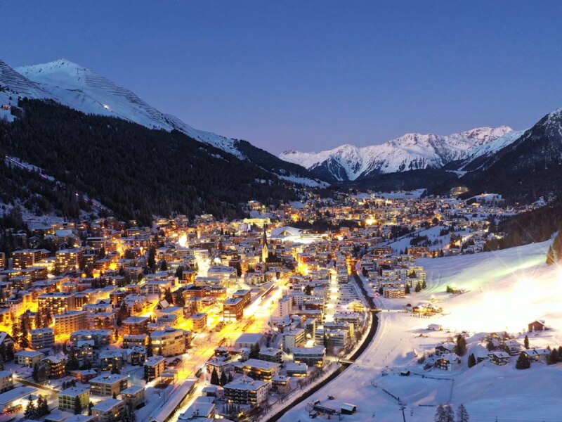 श्रीमंतांचं माथेरान... CM फडणवीस गेलेयत त्या दावोसला जायचा, राहण्या- खाण्याचा खर्च किती? पाहा संपूर्ण टूर पॅकेज