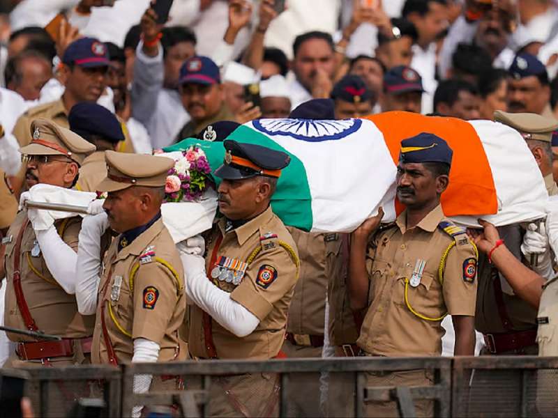 अजित पवारांच्या अंत्यविधीवेळी पोलिसांकडून मोठी चूक; सलामी देताना घडलं असं काही...; द्यावं लागलं स्पष्टीकरण