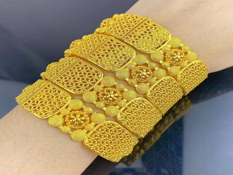 Gold Bracelet Cost: 2 तोळ्याचं सोन्याचं ब्रेसलेट बनवायला किती खर्च येईल? जाणून घ्या!