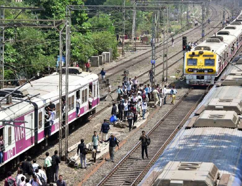 Mega Block News: रविवारी कामाशिवाय घराबाहेर पडू नका! मध्य रेल्वेवर रविवारी विशेष ट्रॅफीक व पॉवर ब्लॉक, मेल-एक्स्प्रेस गाड्यांवरही परिणाम