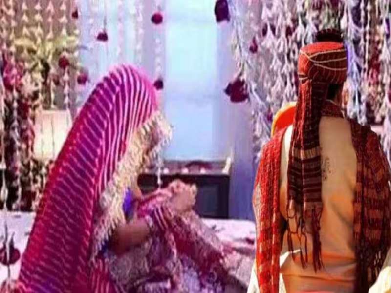 'मधुचंद्राच्या रात्री मधे ठेवली उशी, शरिरसंबंधास देत राहिला नकार', पतीची मेडिकल फाईल पाहिल्यानंतर पत्नी हादरली